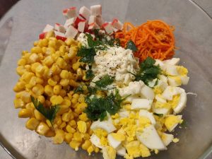 Салат з крабовими паличками і корейською морквою по новому