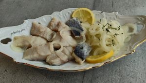 Маринований оселедець з цибулею: з цuм маринадом найсмачніша риба.