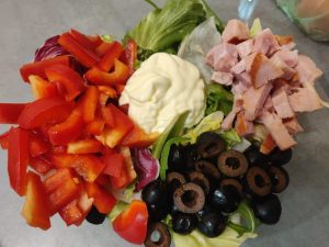 Новий салат з фетою і помідорами - інгредієнти