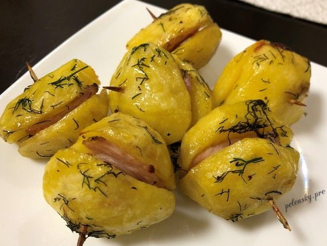 Ніколи не могла подумати, що картоплю можна так смачно приготувати, запечена картопля в духовці по французьки.