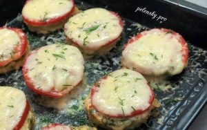 Кабачки запечені в духовці з помідорами
