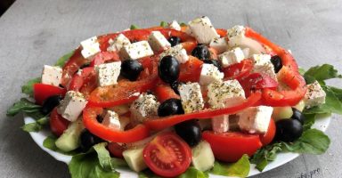 Грецький салат класичний – рецепт від ресторанного повара.