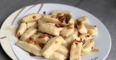 Ліниві вареники: швидка і дуже проста страва з картоплі.