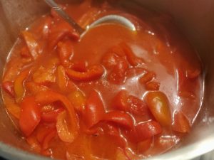 Солодкий болгарський перець в томатній залиці
