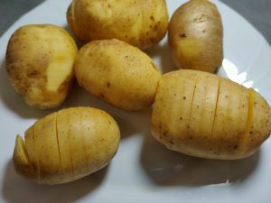 Картопля-гармошка запечена в духовці