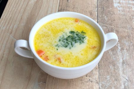 Суп з плавлених сирків без м’яса. Сімейний швидкий рецепт за 30 хв.