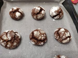 Шоколадне печиво з тріщинами 