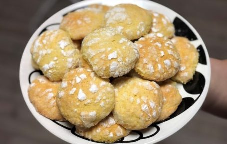 Печиво з простих продуктів із цедрою апельсина.