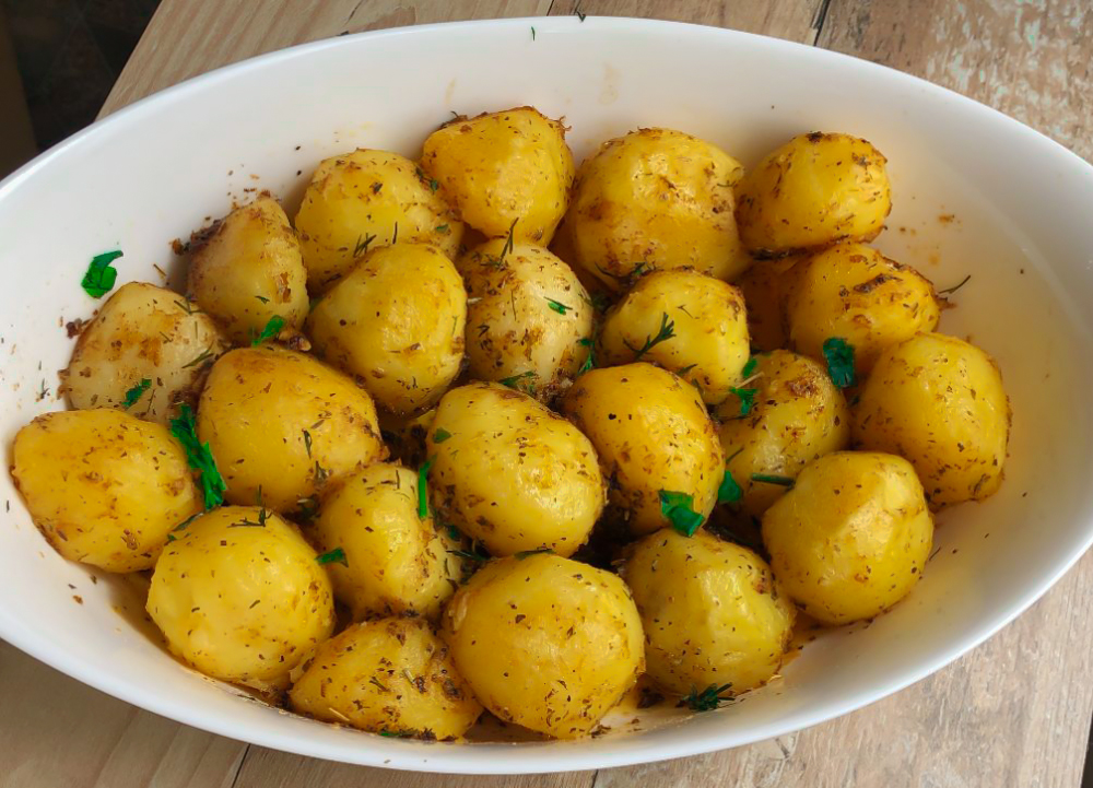 Запечена картопля в духовці з часником