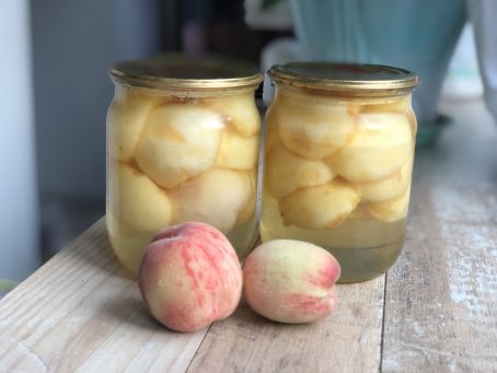 Консервовані персики в сиропі: зберігають всю користь свіжих плодів.