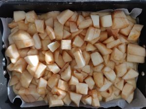 Простий рецепт пляцка з яблуками і сиром