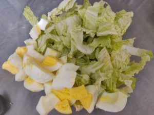 Салат з курячим філе і пекінською капустою