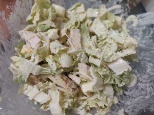 Салат з курячим філе і пекінською капустою