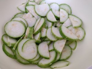 Швидкі мариновані кабачки з огірками -овочі