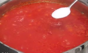 Консервована квасоля в томаті на зиму